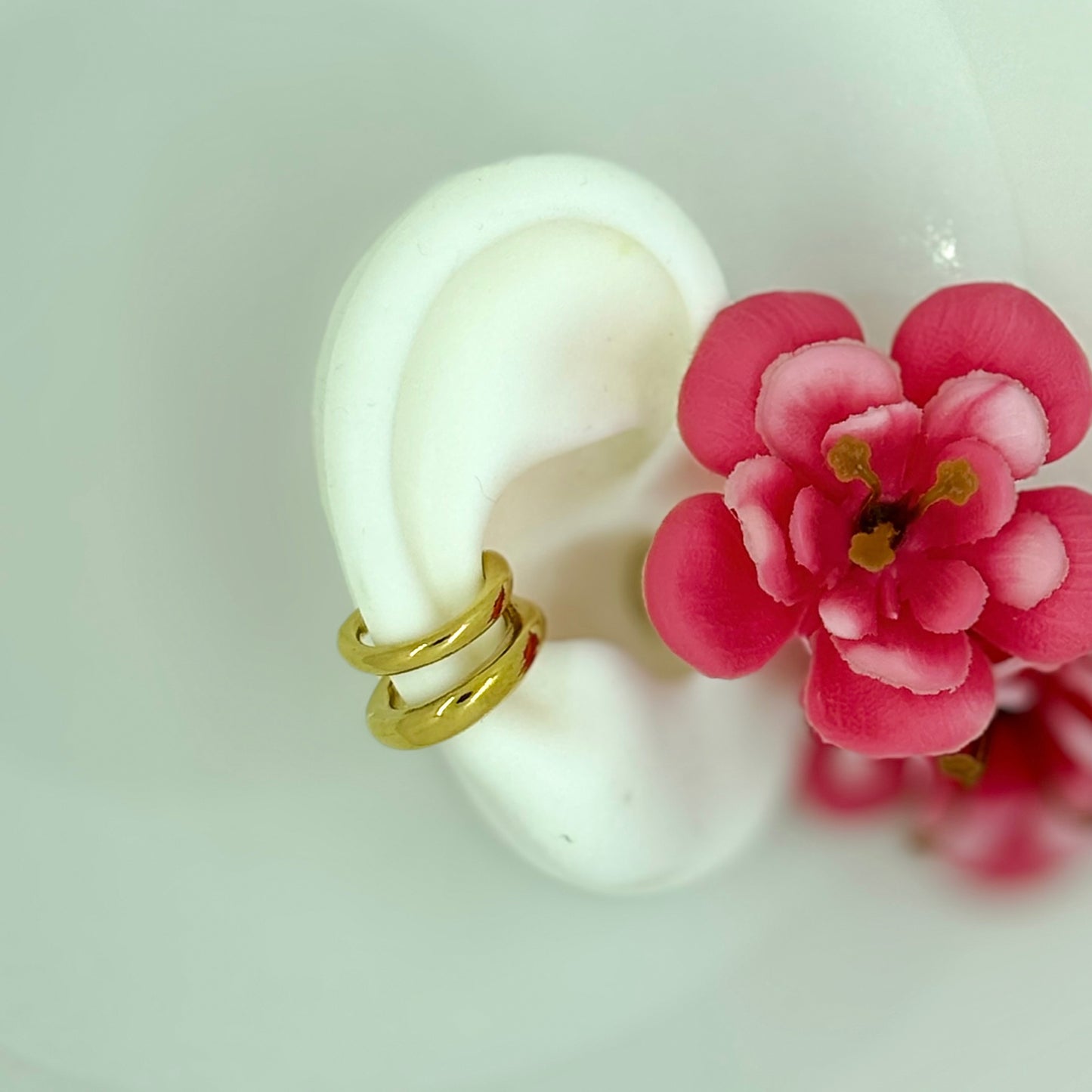 Ear cuff