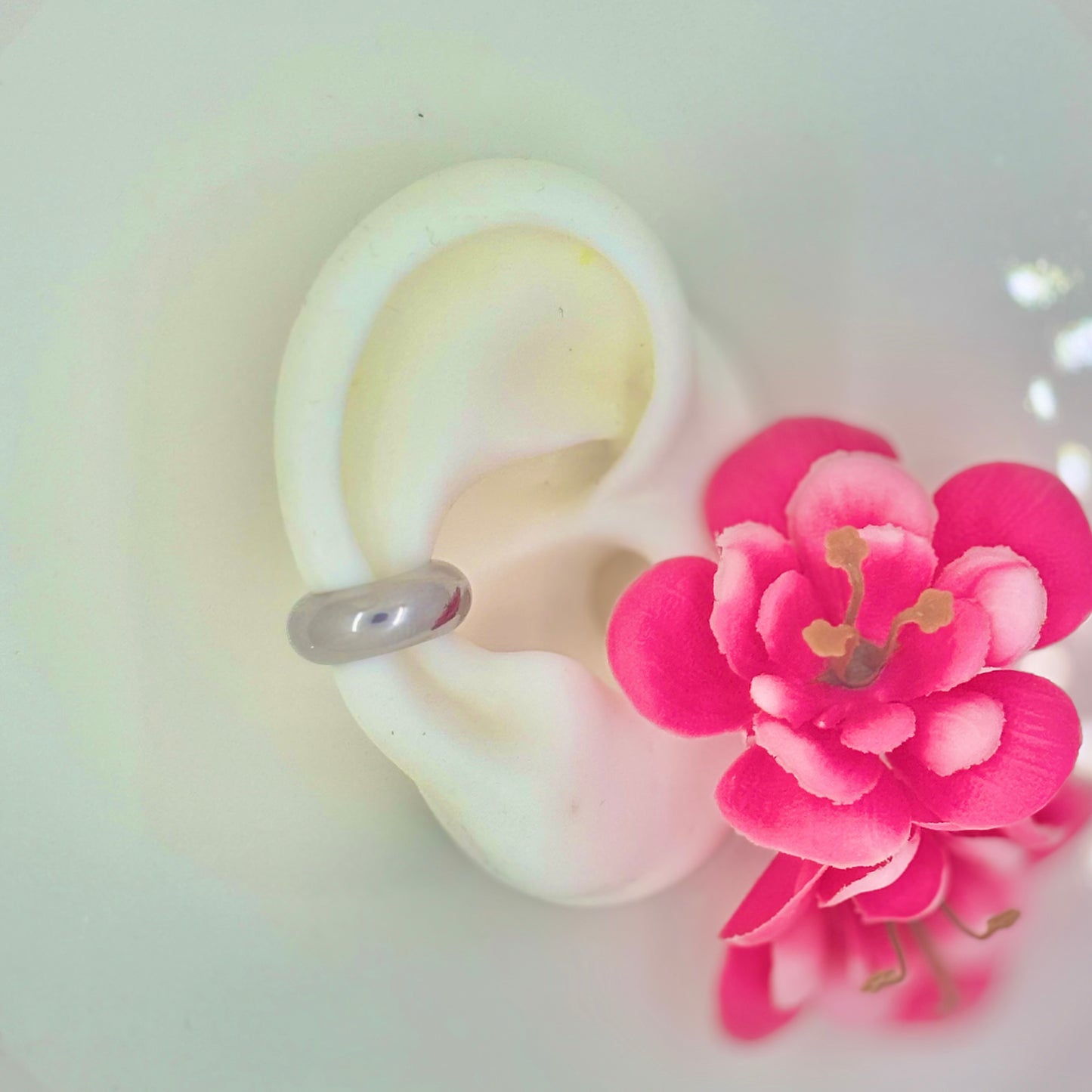 Ear cuff