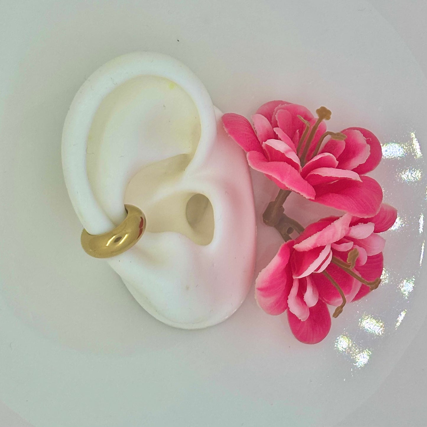 Ear cuff